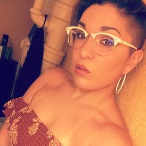 Meet your Posher, Raquel